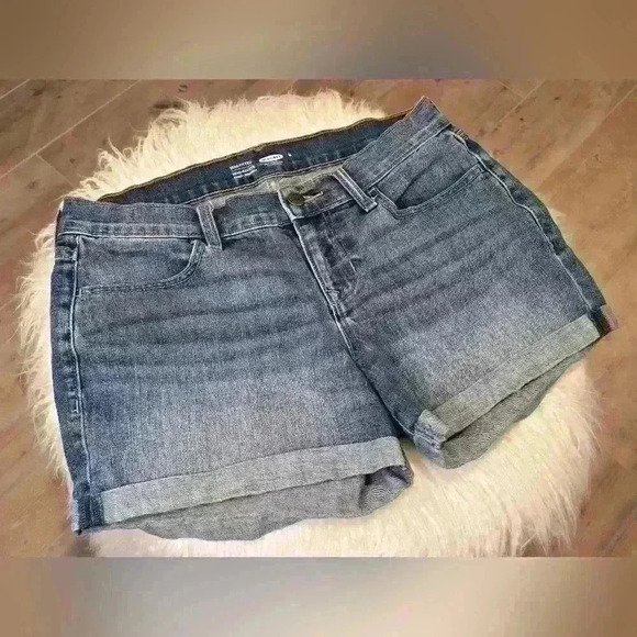 Old Navy Cuffed Mid Rise Jean Short - Picture 2 of 6